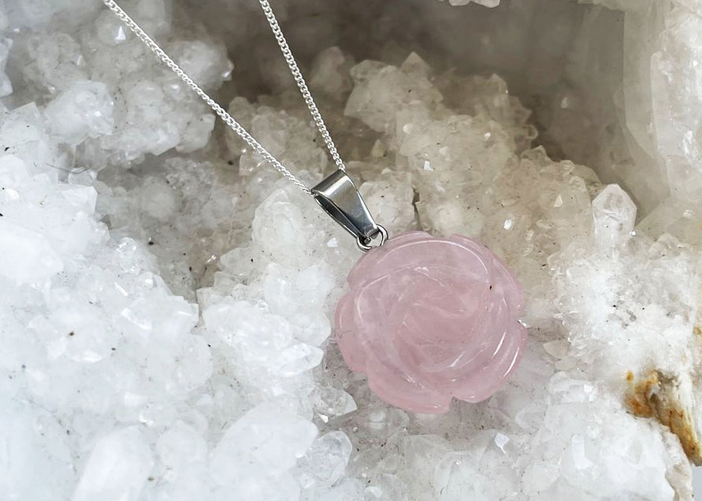 Rose Quartz Rose Flower Pendant On 925 Silver Chain